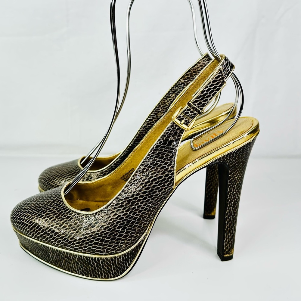Levity sz. 8 Women's Shoes High Heels Wedges Sling Back Snake Brown Gold Leather